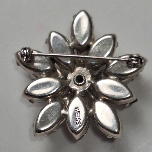 Vintage Weiss Silver Tone Clear Rhinestone Flower Brooch With Pin Stop - Picture 2 of 7